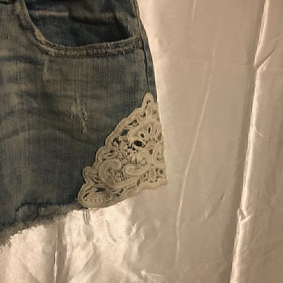 American Eagle Light Wash Crochet Jean Whisker Denim Shorts 8 - Picture 6 of 7